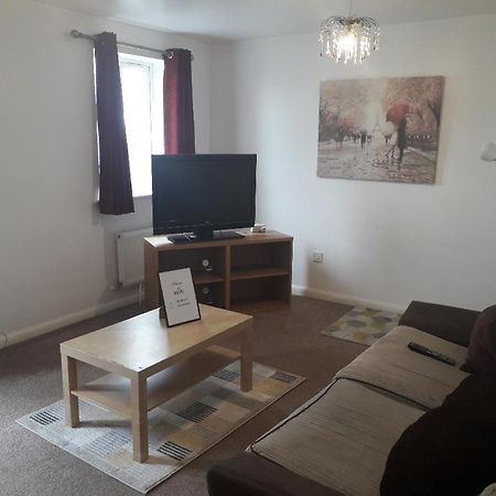 5 Bed House With Free Secure Parking In Pleasant Quiet Location Villa Wolverhampton Bagian luar foto