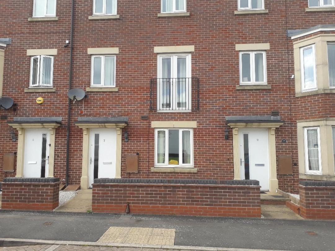 5 Bed House With Free Secure Parking In Pleasant Quiet Location Villa Wolverhampton Bagian luar foto